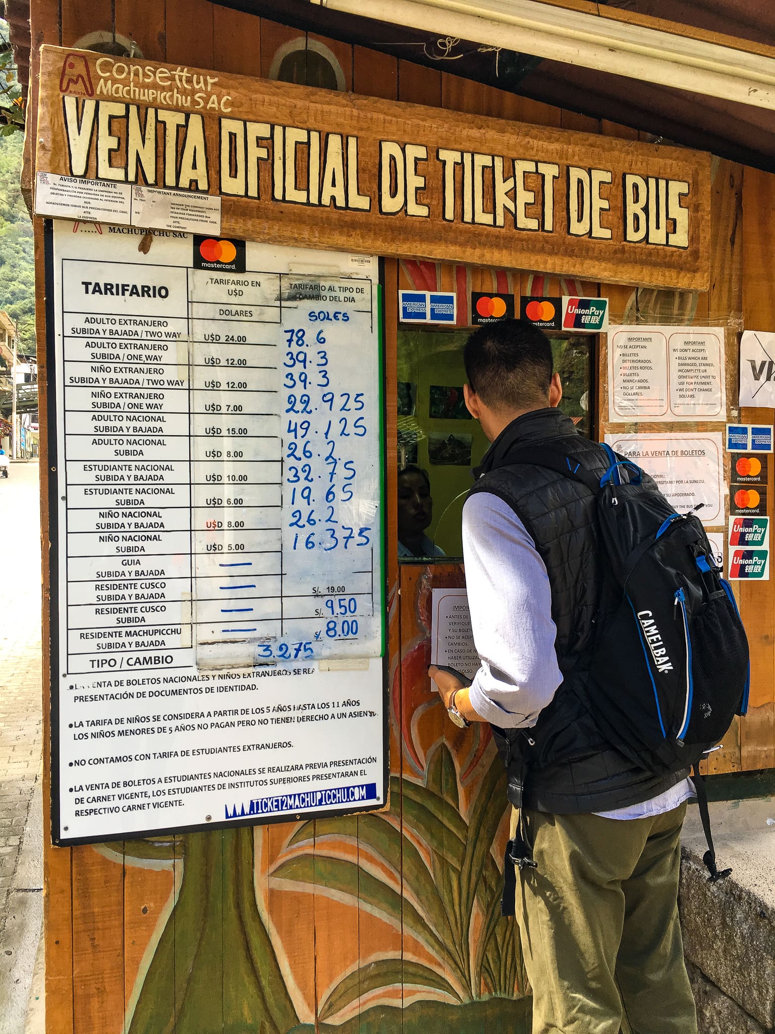 aguas calientes bus ticket booth
