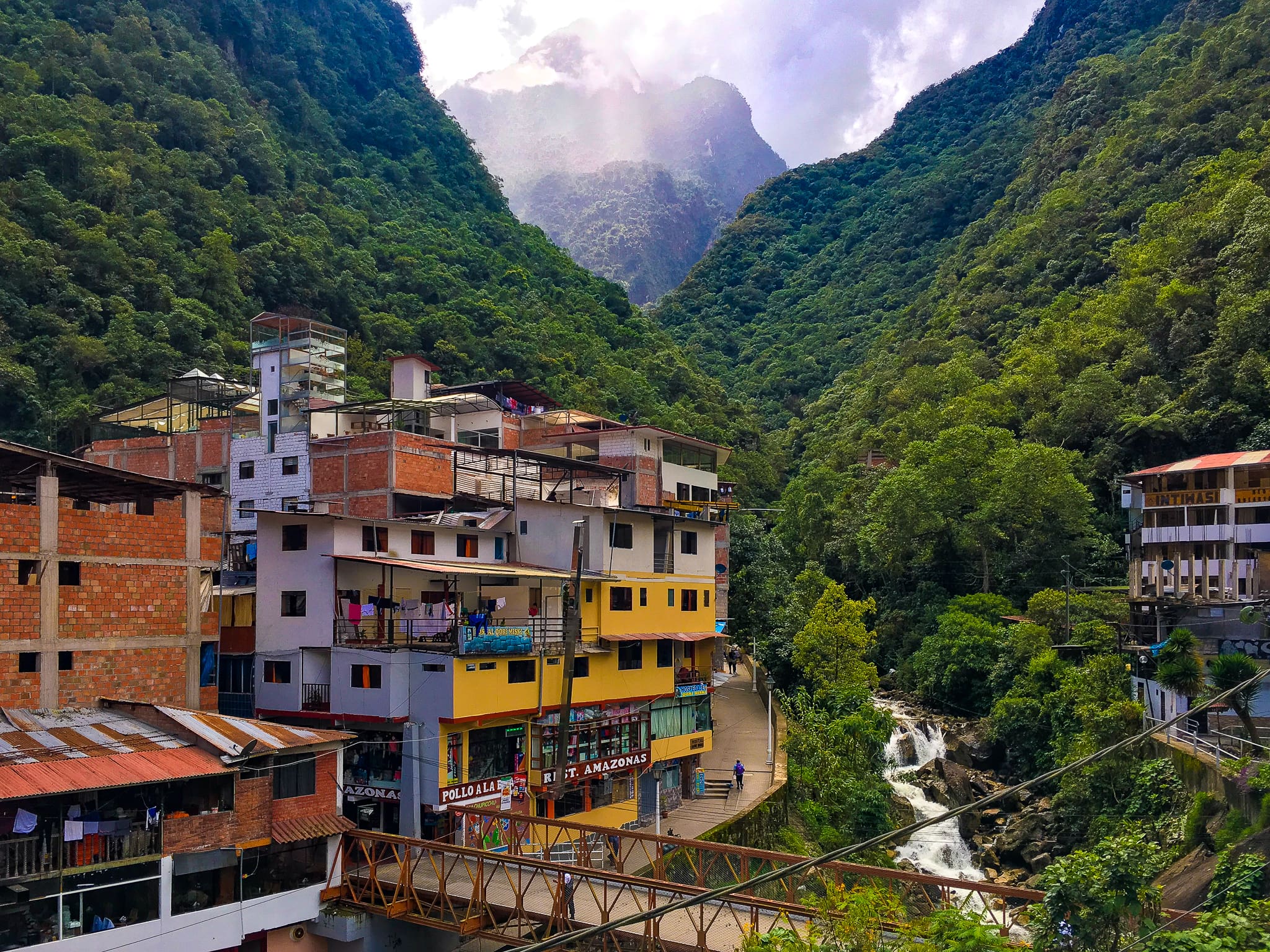 aguas calientes peru town 1