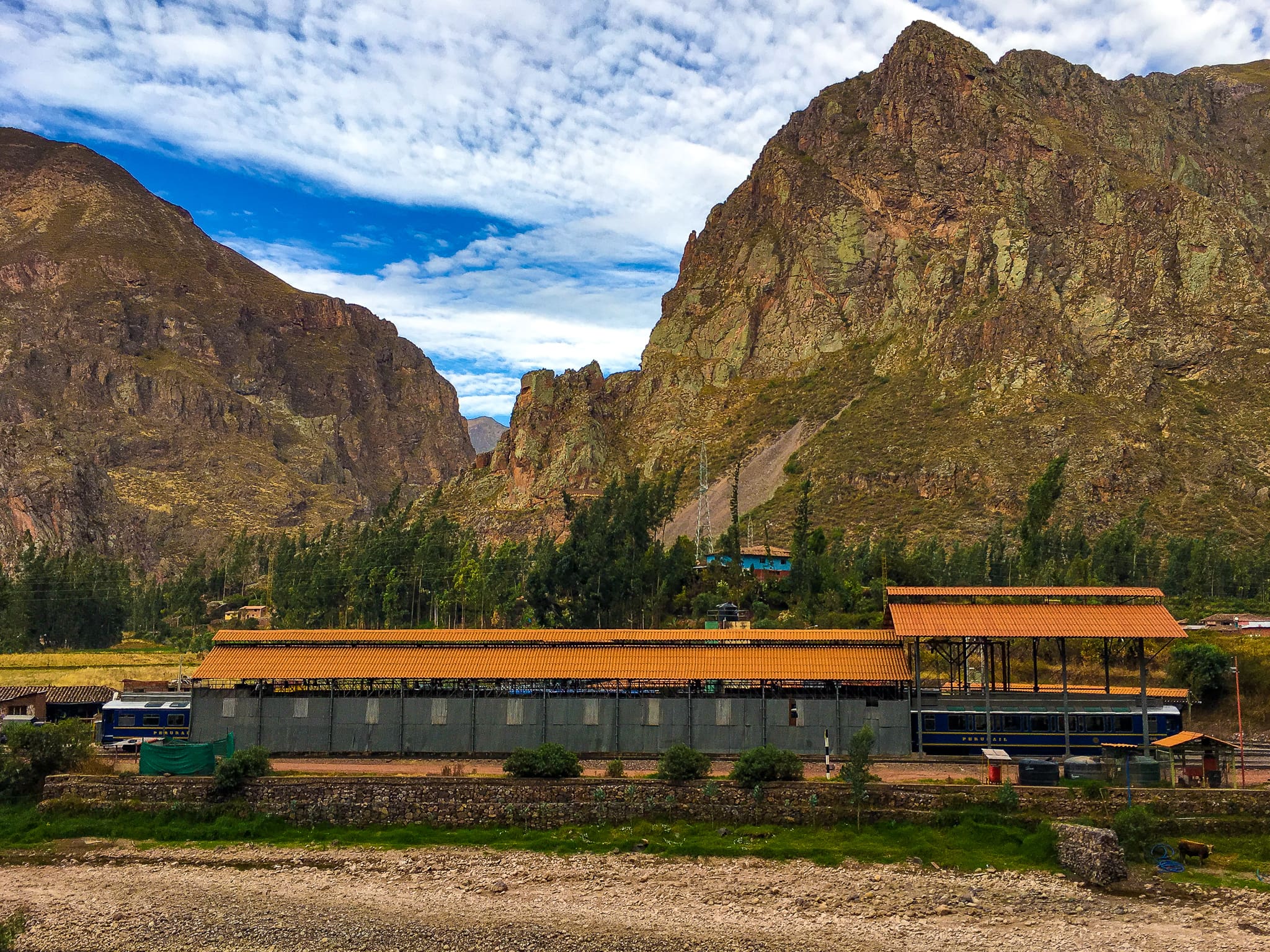 aguas calientes perurail train station
