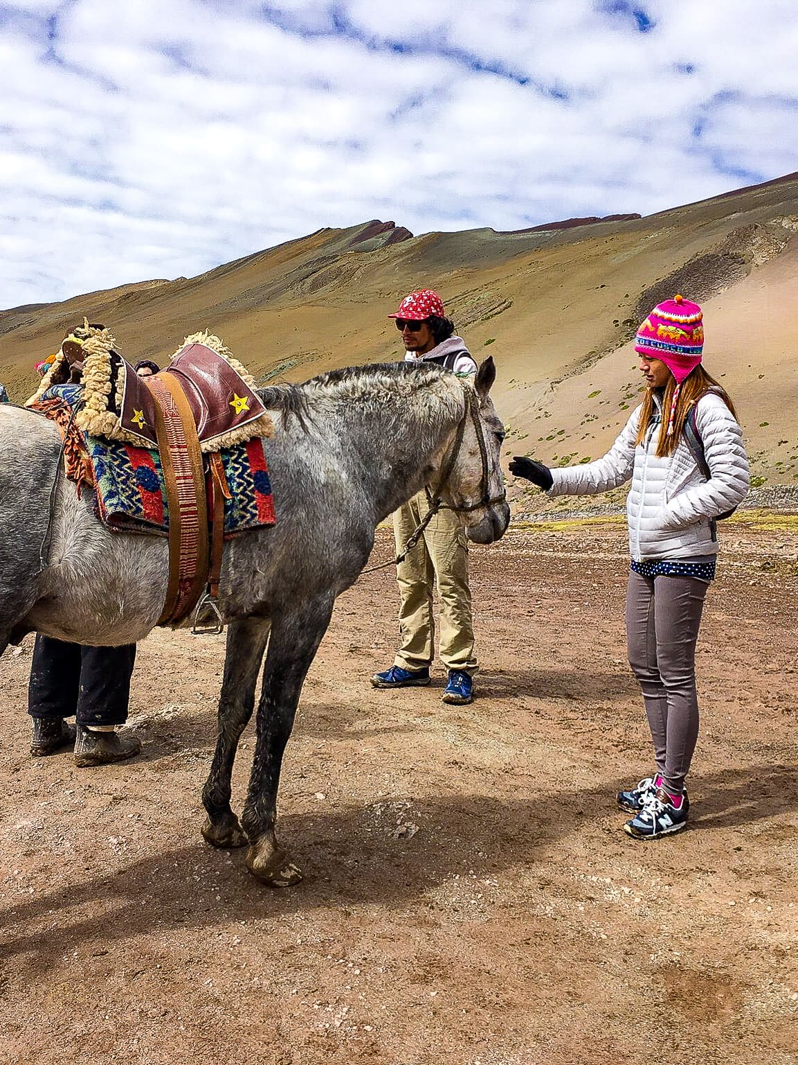 rainbow mountain vinicunca flashpackerconnect horse