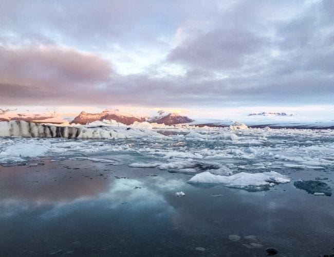 diamond beach Jökulsárlón at sunrise